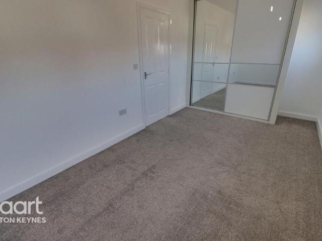4 bedroom end of terrace house to rent