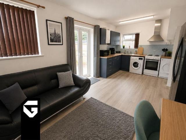 4 bedroom end of terrace house to rent