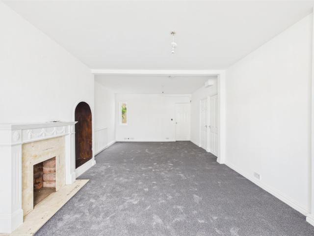 4 bedroom End of terrace house to rent