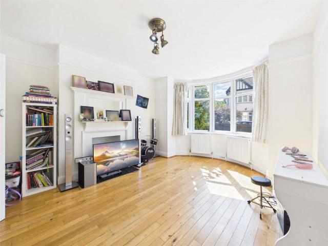 4 bedroom end of terrace house to rent