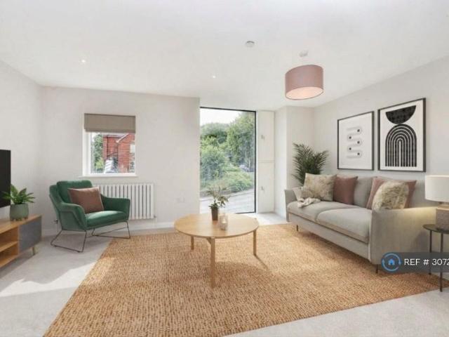 4 bedroom end of terrace house to rent