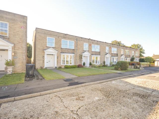 4 bedroom end of terrace house to rent