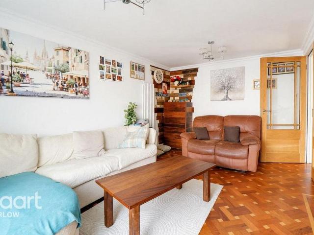4 bedroom end of terrace house to rent