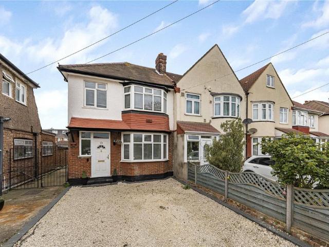 4 bedroom end of terrace house to rent