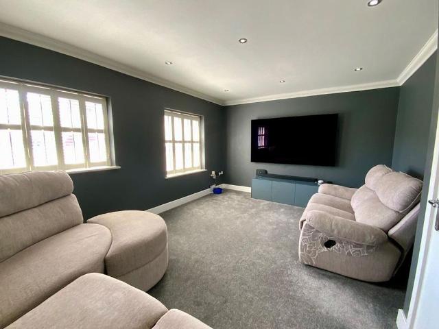 4 bedroom end of terrace house to rent