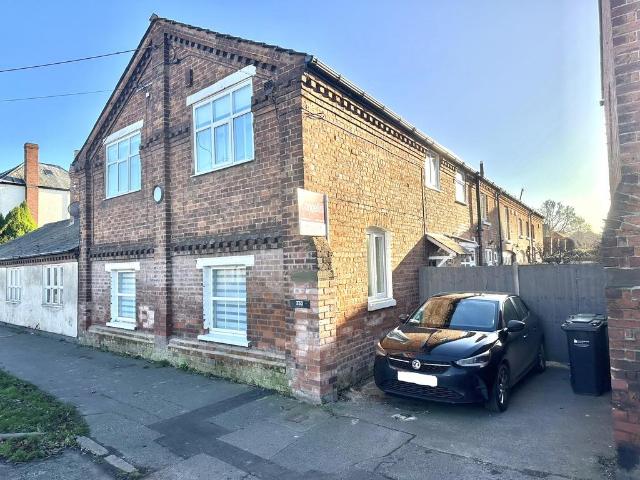 4 bedroom end of terrace house to rent