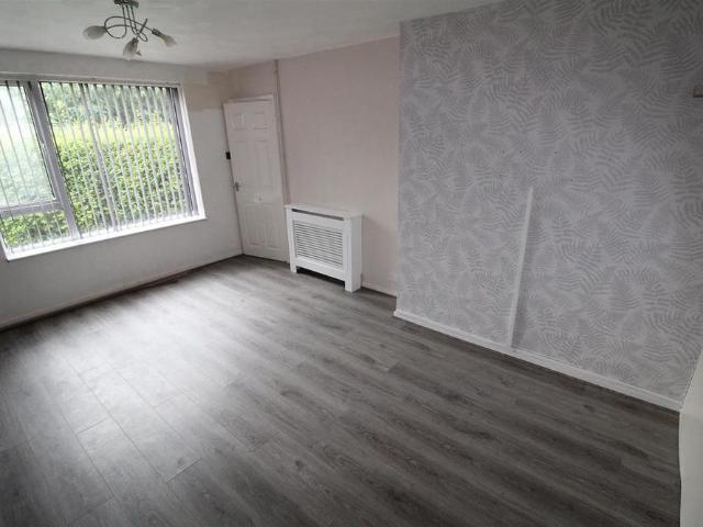 4 bedroom end of terrace house to rent