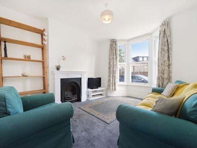 4 bedroom end of terrace house to rent