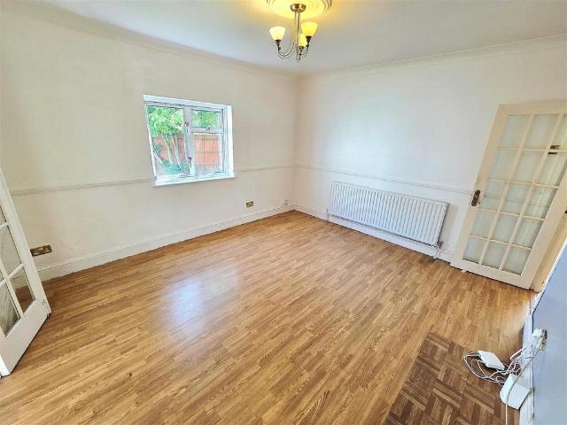 4 bedroom end of terrace house to rent