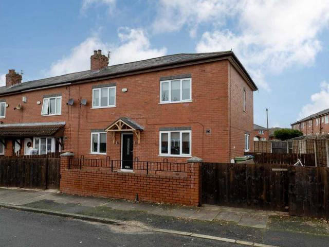 4 bedroom end of terrace house to rent