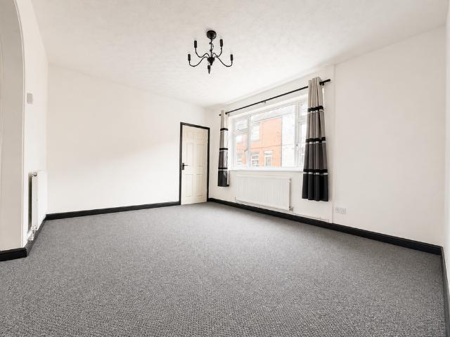 4 bedroom end of terrace house to rent