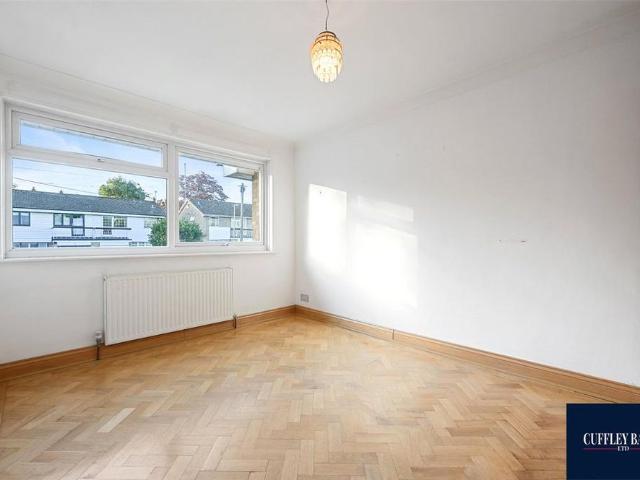 4 bedroom end of terrace house to rent