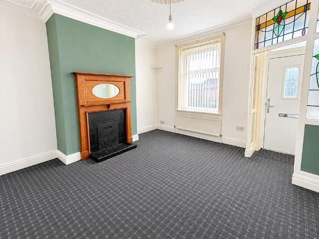 4 bedroom end of terrace house to rent