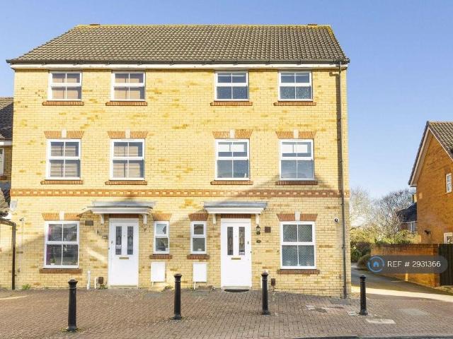 4 bedroom end of terrace house to rent