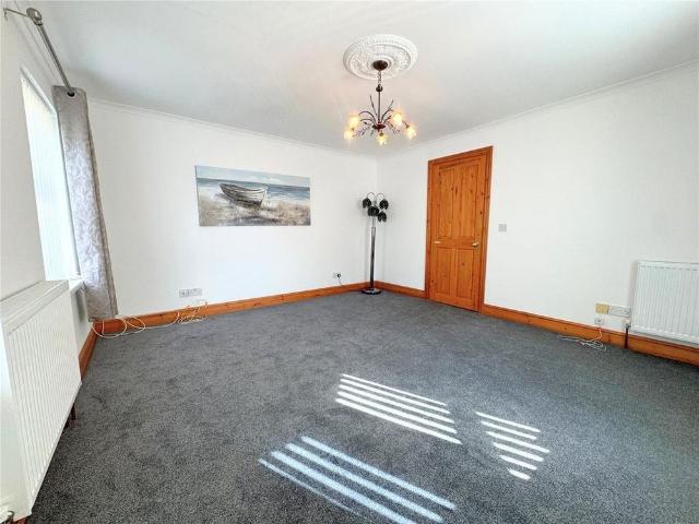 4 bedroom end of terrace house to rent