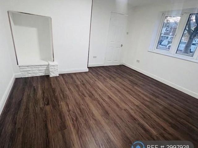 4 bedroom end of terrace house to rent