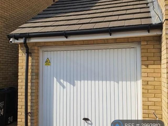 4 bedroom end of terrace house to rent