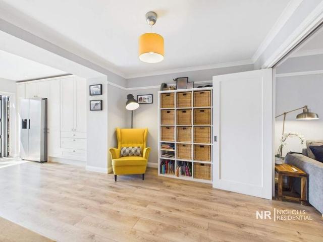 4 bedroom end of terrace house to rent