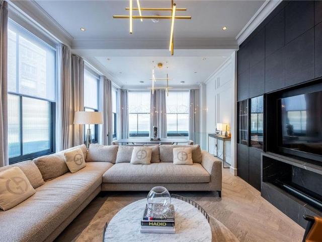 4 bedroom end of terrace house to rent