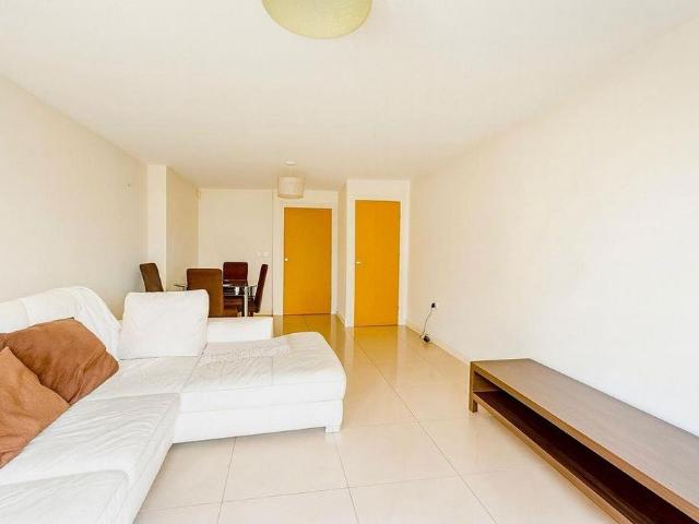 4 bedroom end of terrace house to rent