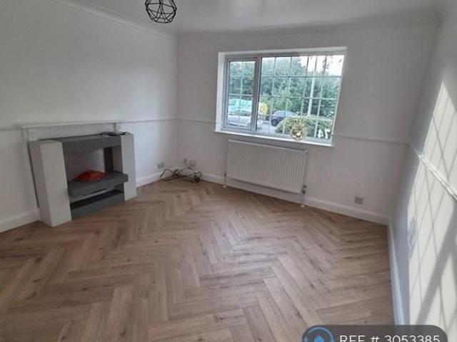 4 bedroom end of terrace house to rent