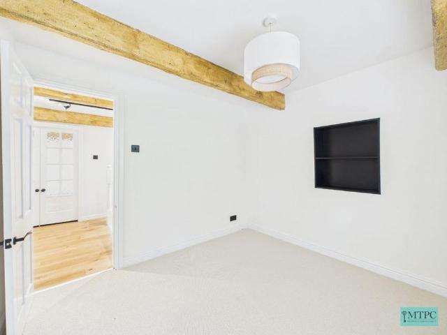 4 bedroom end of terrace house to rent