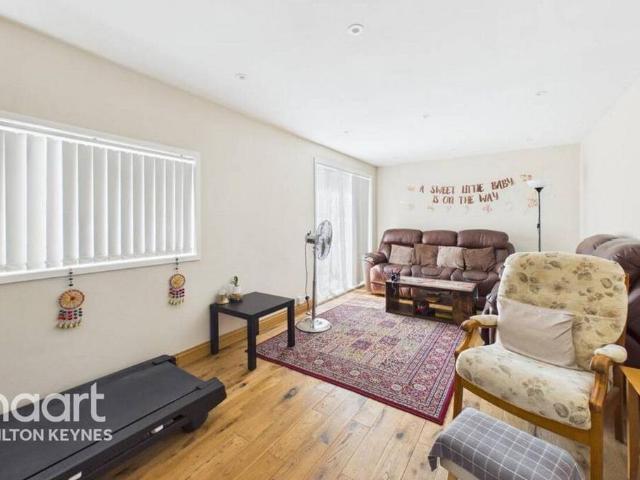 4 bedroom end of terrace house to rent