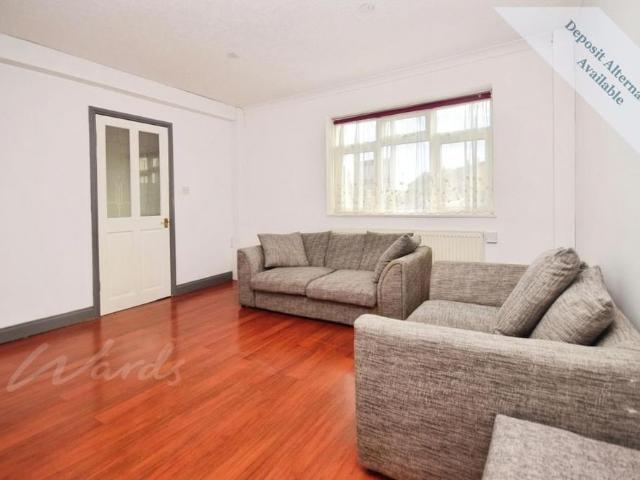 4 bedroom end of terrace house to rent