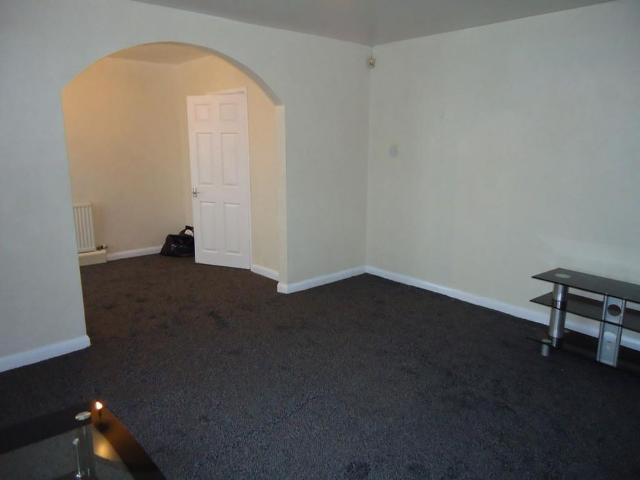 4 bedroom end of terrace house to rent