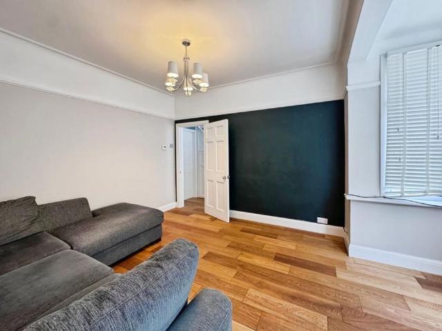 4 bedroom end of terrace house to rent