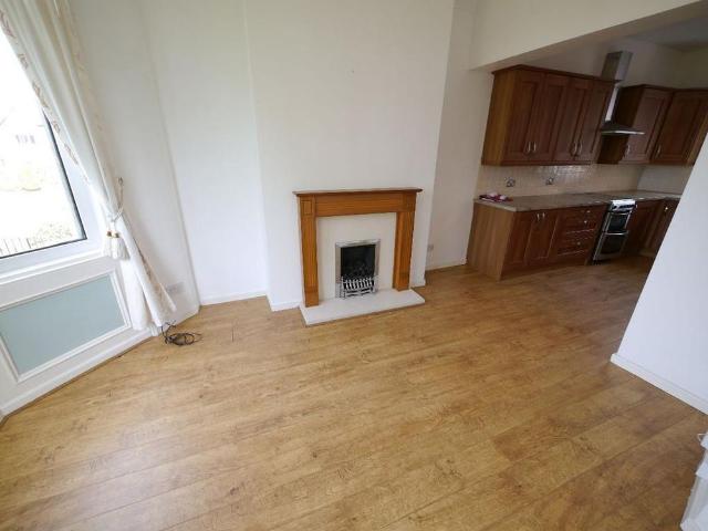 4 bedroom end of terrace house to rent