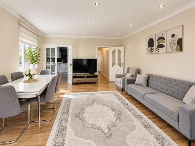 4 bedroom end of terrace house to rent