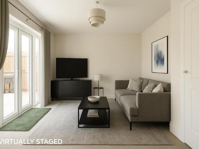 4 bedroom end of terrace house to rent