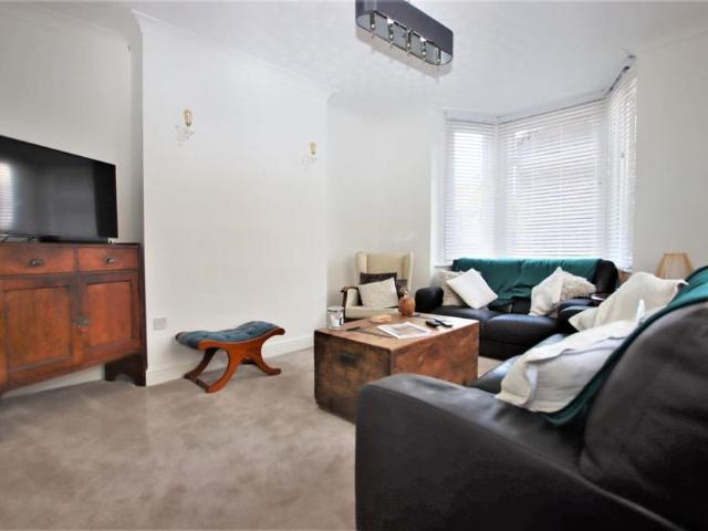 4 bedroom end of terrace house to rent