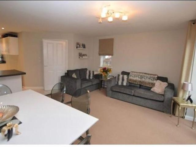 4 bedroom end of terrace house to rent