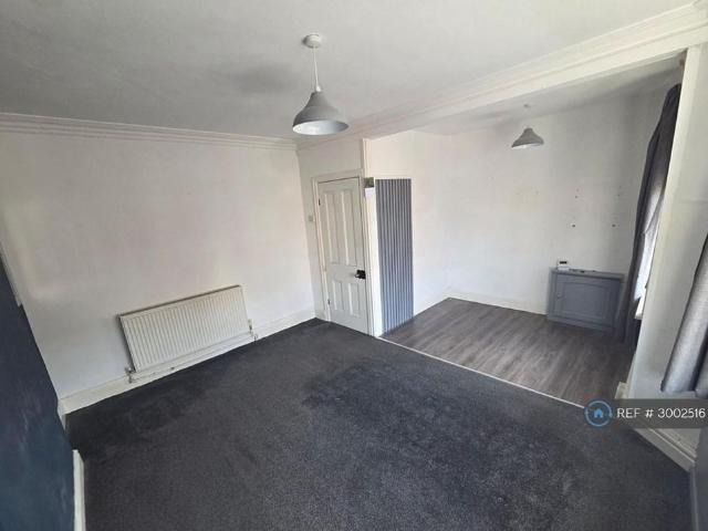 4 bedroom end of terrace house to rent