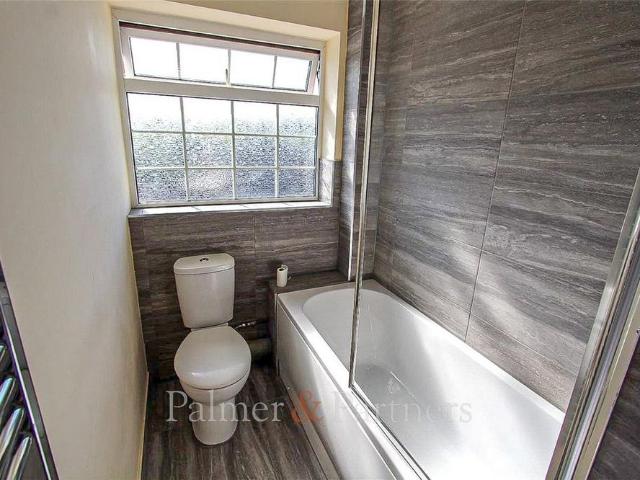 4 bedroom end of terrace house to rent