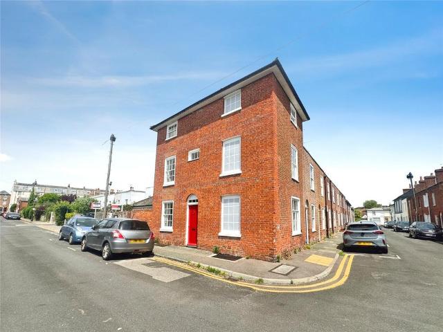 3 bedroom end of terrace house to rent
