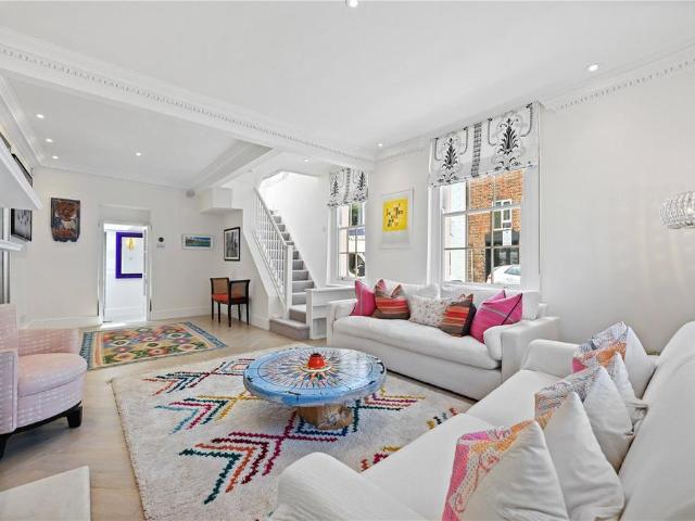 4 bedroom end of terrace house to rent