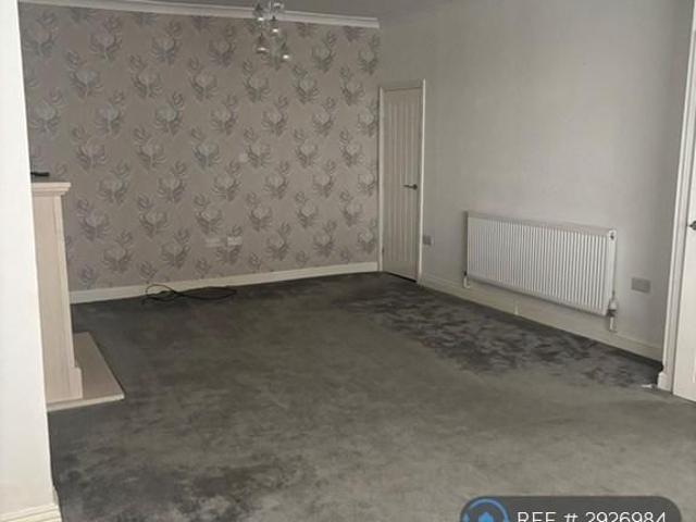 4 bedroom end of terrace house to rent