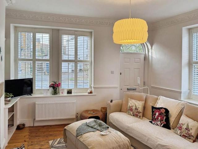 4 bedroom end of terrace house to rent
