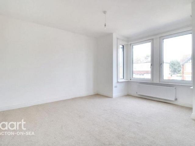 4 bedroom end of terrace house to rent