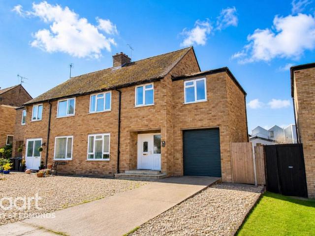 4 bedroom end of terrace house to rent
