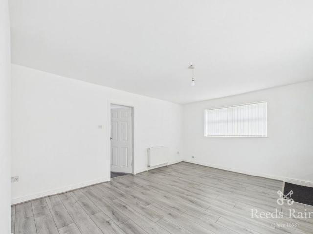 4 bedroom end of terrace house to rent