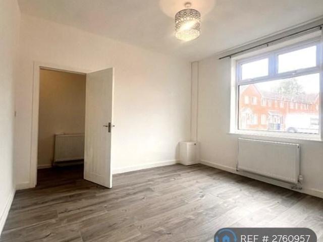 4 bedroom end of terrace house to rent
