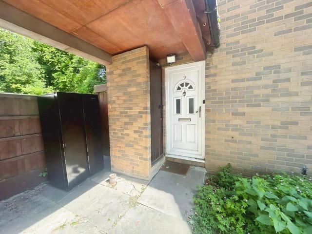 4 bedroom end of terrace house to rent
