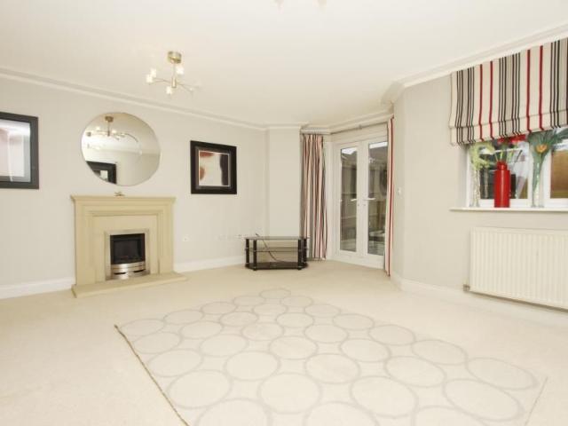 4 bedroom end of terrace house to rent
