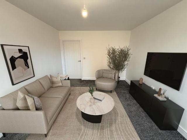 4 bedroom end of terrace house to rent