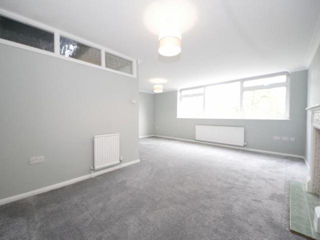 4 bedroom end of terrace house to rent