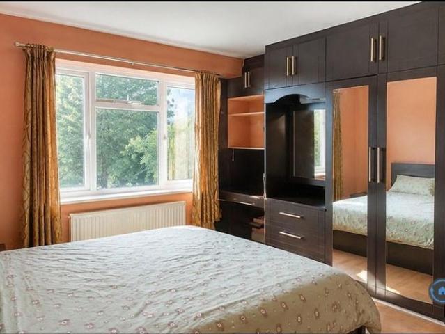 4 bedroom end of terrace house to rent